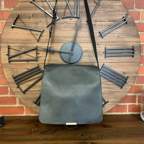 Louis Vuitton Handbags - Louis Vuitton Taiga Viktor Messenger bag